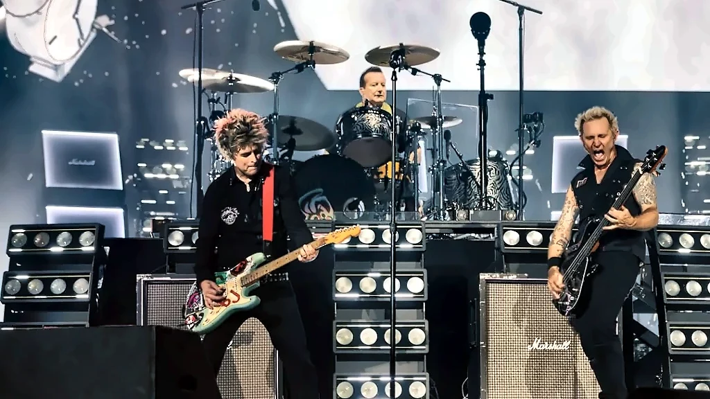 Green Day cancela show no Rio por conflito de agenda com jogo da Copa do Brasil 1 Green Day cancela show no Rio por conflito de agenda com jogo da Copa do Brasil