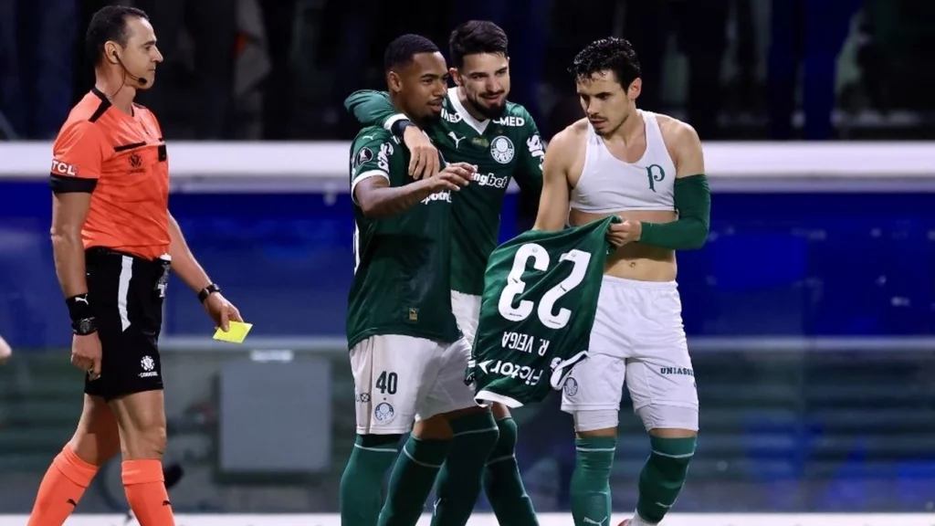 Palmeiras vive ‘noite mágica’, faz 4 a 0 na LDU e vai à final da Libertadores 1 Palmeiras vive ‘noite mágica’, faz 4 a 0 na LDU e vai à final da Libertadores