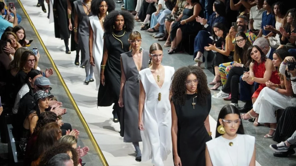Metrópoles Catwalk: Brasília Vai de Moda com Nara Resende, Thais Fread e Vittor Galeno 1 Metrópoles Catwalk: Brasília Vai de Moda com Nara Resende, Thais Fread e Vittor Galeno