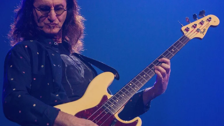 A primeira música de metal agora segundo Geddy Lee Rush
