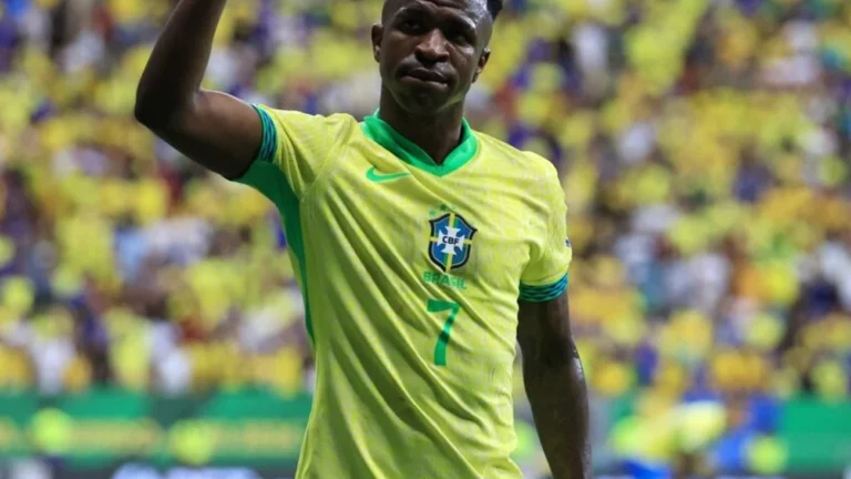 Vini Jr marca agora em 1 minuto contra o Panamá